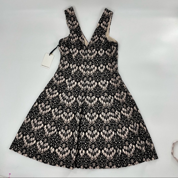 NEW Kensie Black & Nude Lace V Neck Y2K Witchy Cocktail Dress - Picture 10 of 11